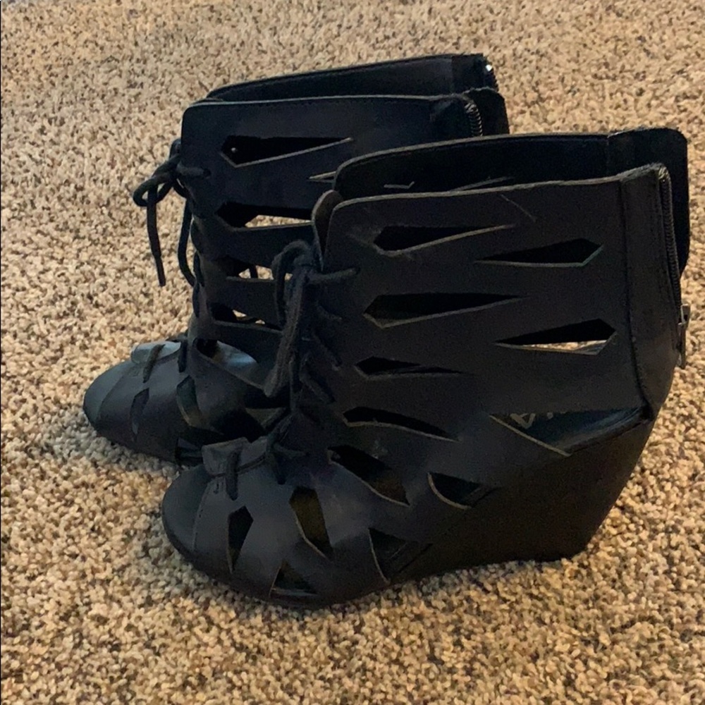 Mia wedges